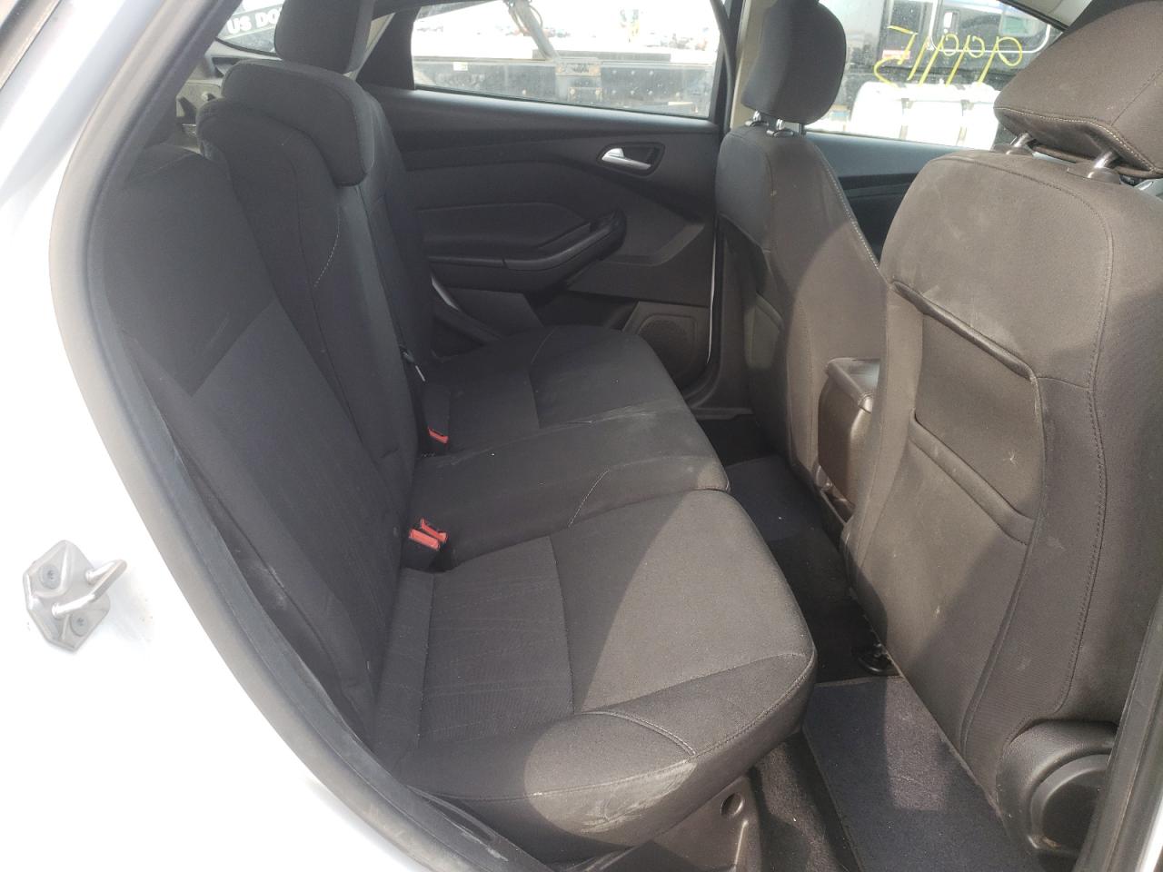 Photo 6 from auction – 2016 FORD FOCUS SE with VIN 1FADP3K27GL352021