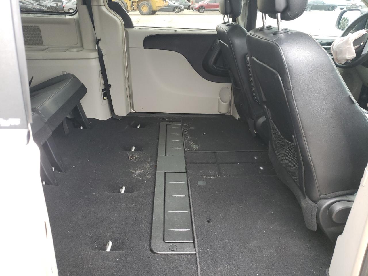 Photo 6 from auction – 2014 CHRYSLER TOWN & COU with VIN 2C4RC1BG9ER192062