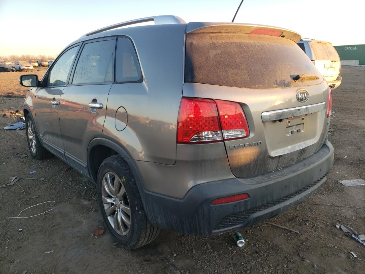 Photo 3 from auction – 2011 KIA SORENTO EX with VIN 5XYKUDA2XBG111365