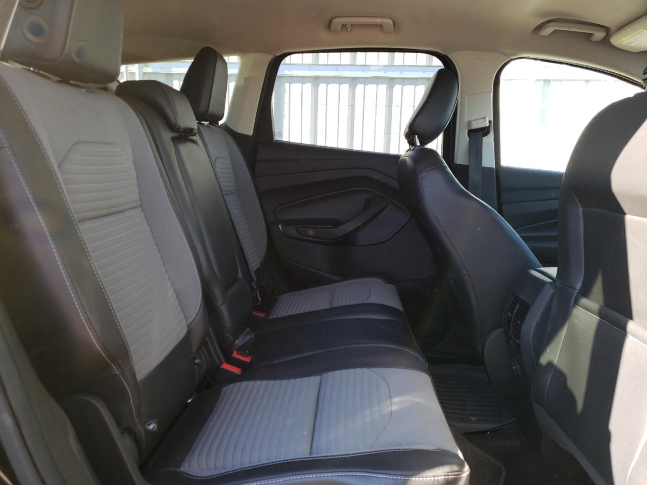 Photo 6 from auction – 2018 FORD ESCAPE SE with VIN 1FMCU9GD1JUC47838