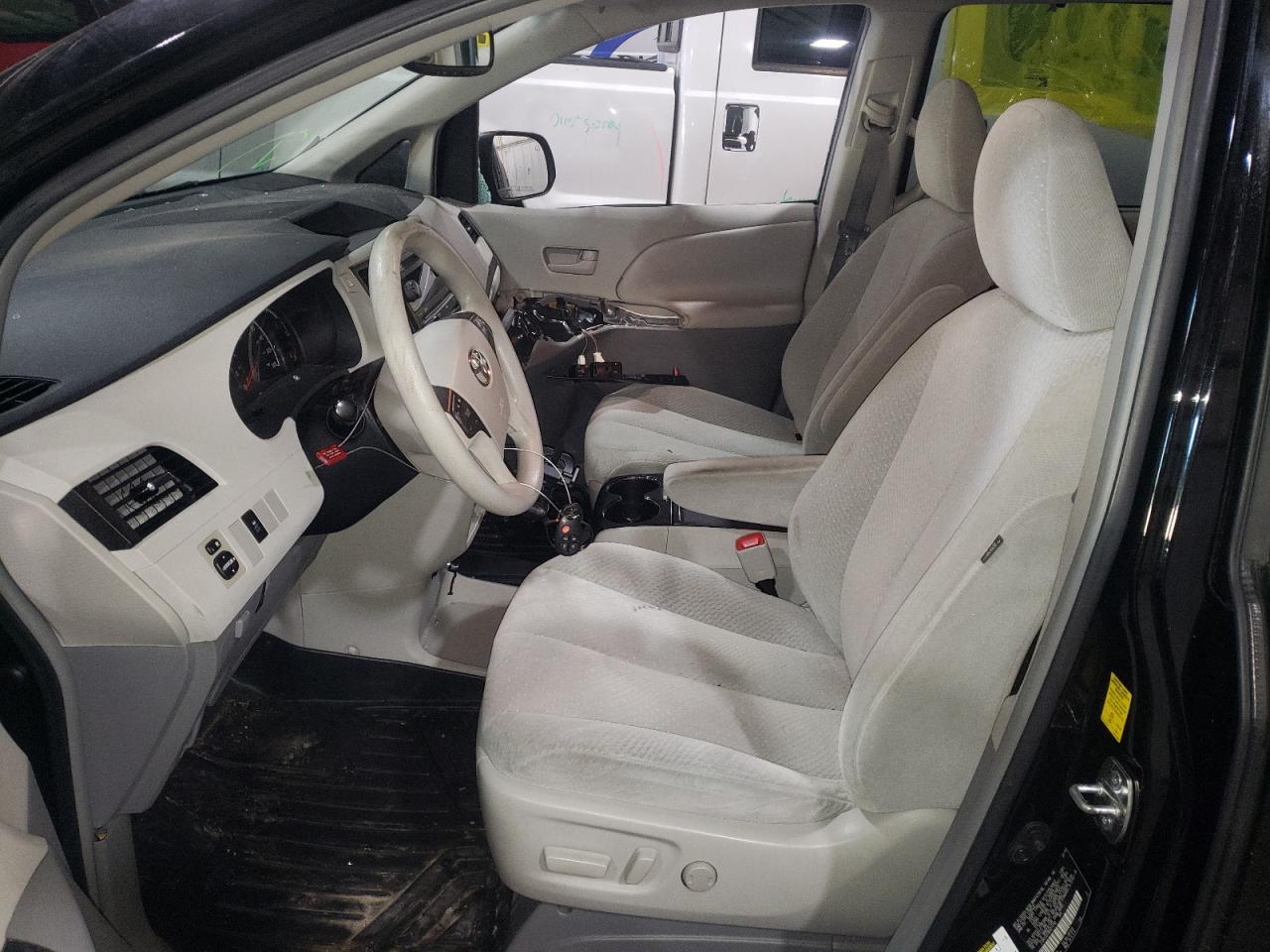 Photo 5 from auction – 2011 TOYOTA SIENNA LE with VIN 5TDKK3DC9BS011748