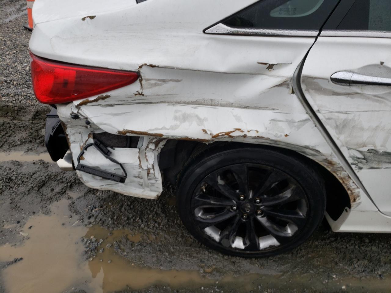 Photo 9 from auction – 2011 HYUNDAI SONATA SE with VIN 5NPEC4AB8BH174134