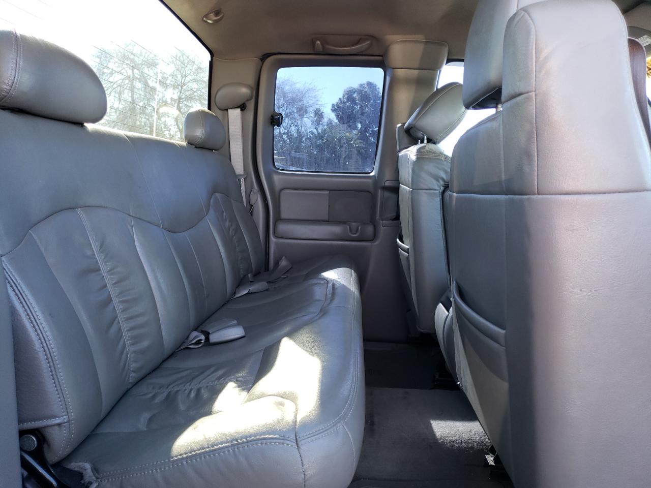 Foto 6 de la subasta – 2000 CHEVROLET SILVERADO con VIN 1GCEK19T7YE417519