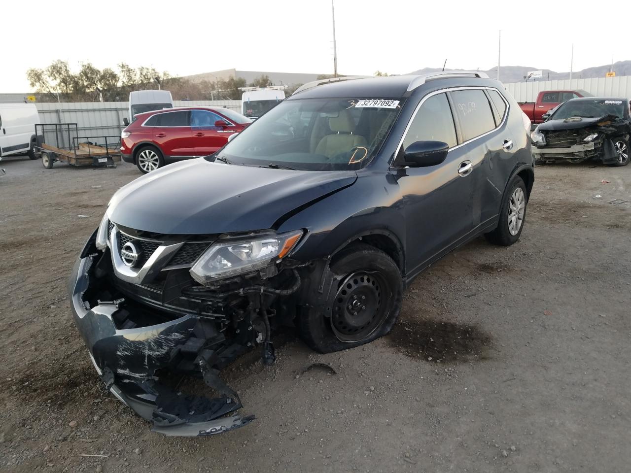 Photo 2 from auction – 2016 NISSAN ROGUE S with VIN JN8AT2MT2GW029927