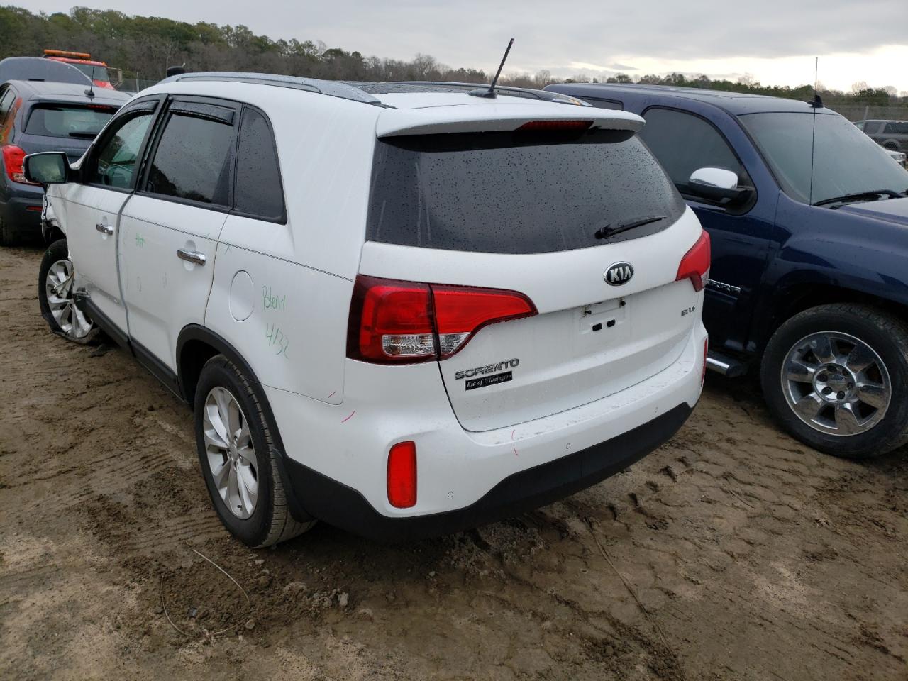 Photo 3 from auction – 2015 KIA SORENTO EX with VIN 5XYKUDA79FG650061