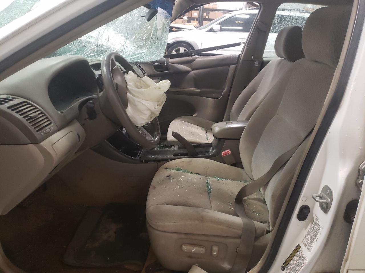 Photo 5 from auction – 2004 TOYOTA CAMRY LE with VIN 4T1BE32K84U267181