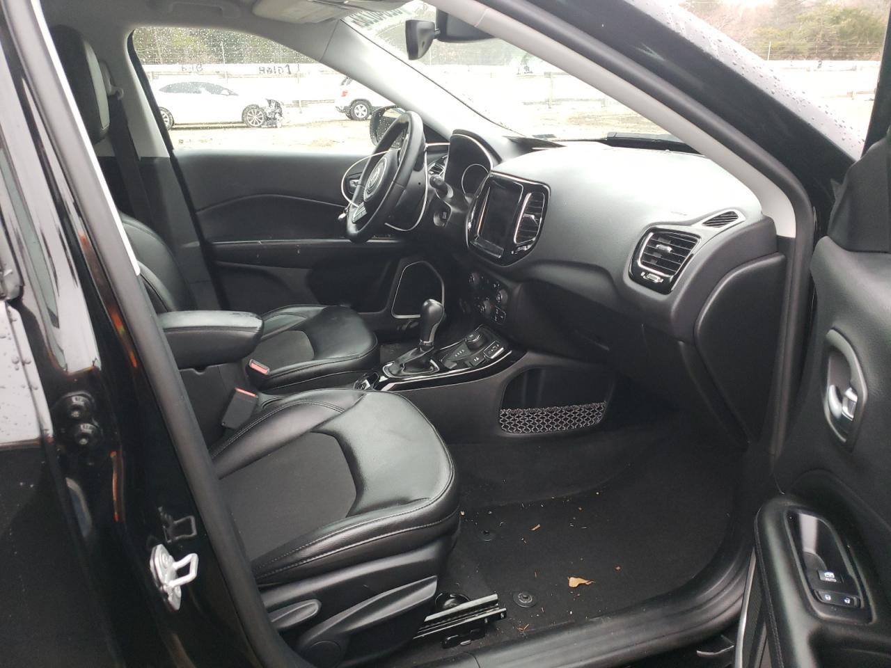Photo 5 from auction – 2018 JEEP COMPASS LA with VIN 3C4NJDBB6JT298826
