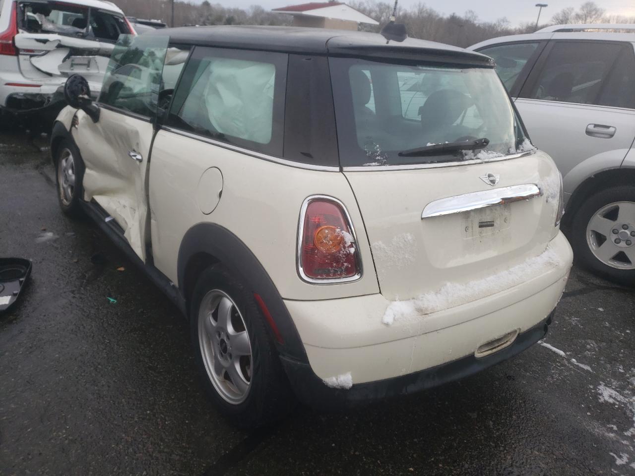 Photo 3 from auction – 2010 MINI COOPER with VIN WMWMF3C56ATZ26358
