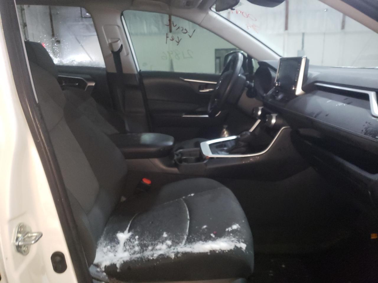 Photo 5 from auction – 2021 TOYOTA RAV4 XLE with VIN 2T3P1RFV5MW190091