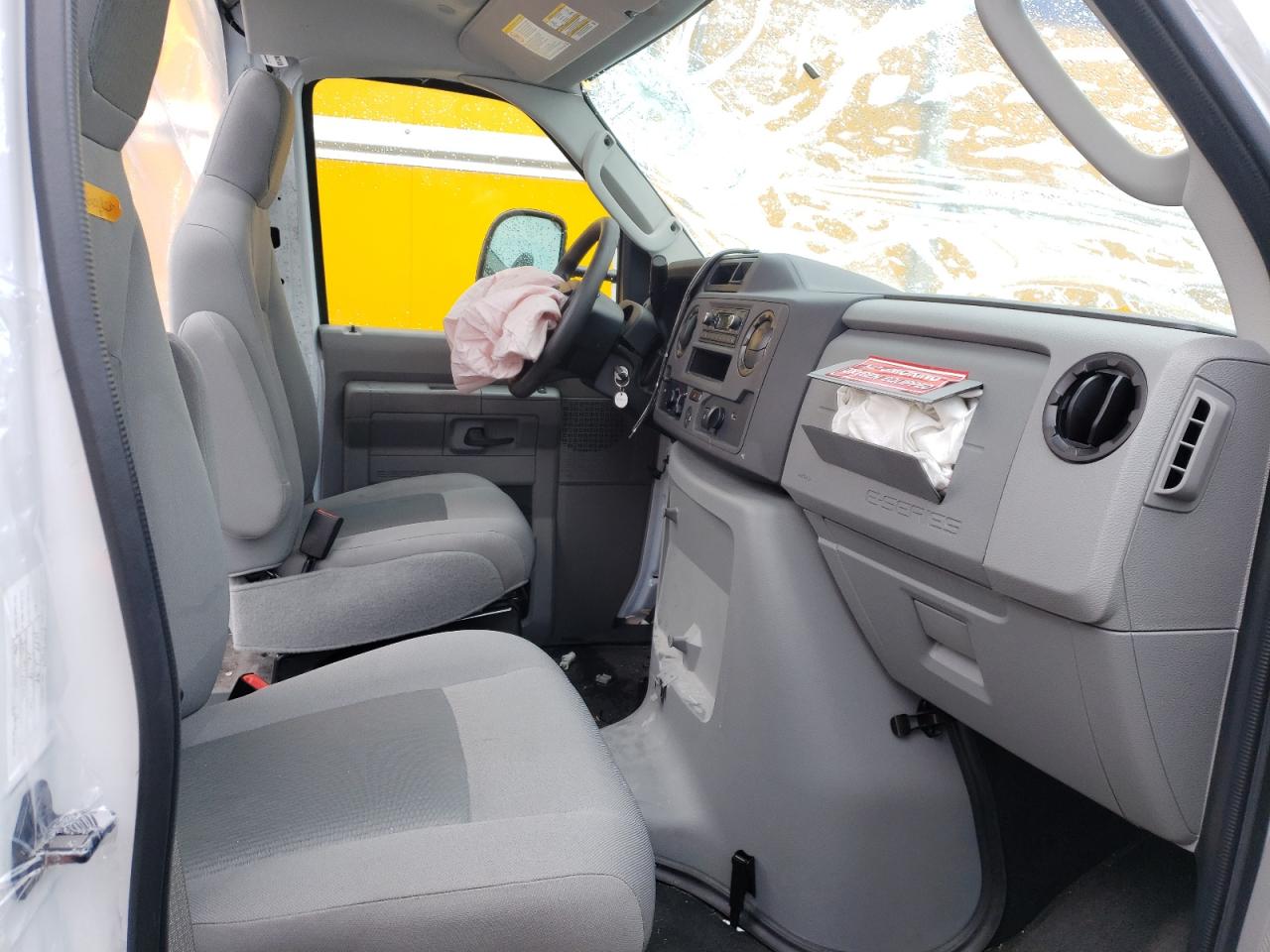 Photo 5 from auction – 2021 FORD ECONOLINE with VIN 1FDWE3FN2MDC19844