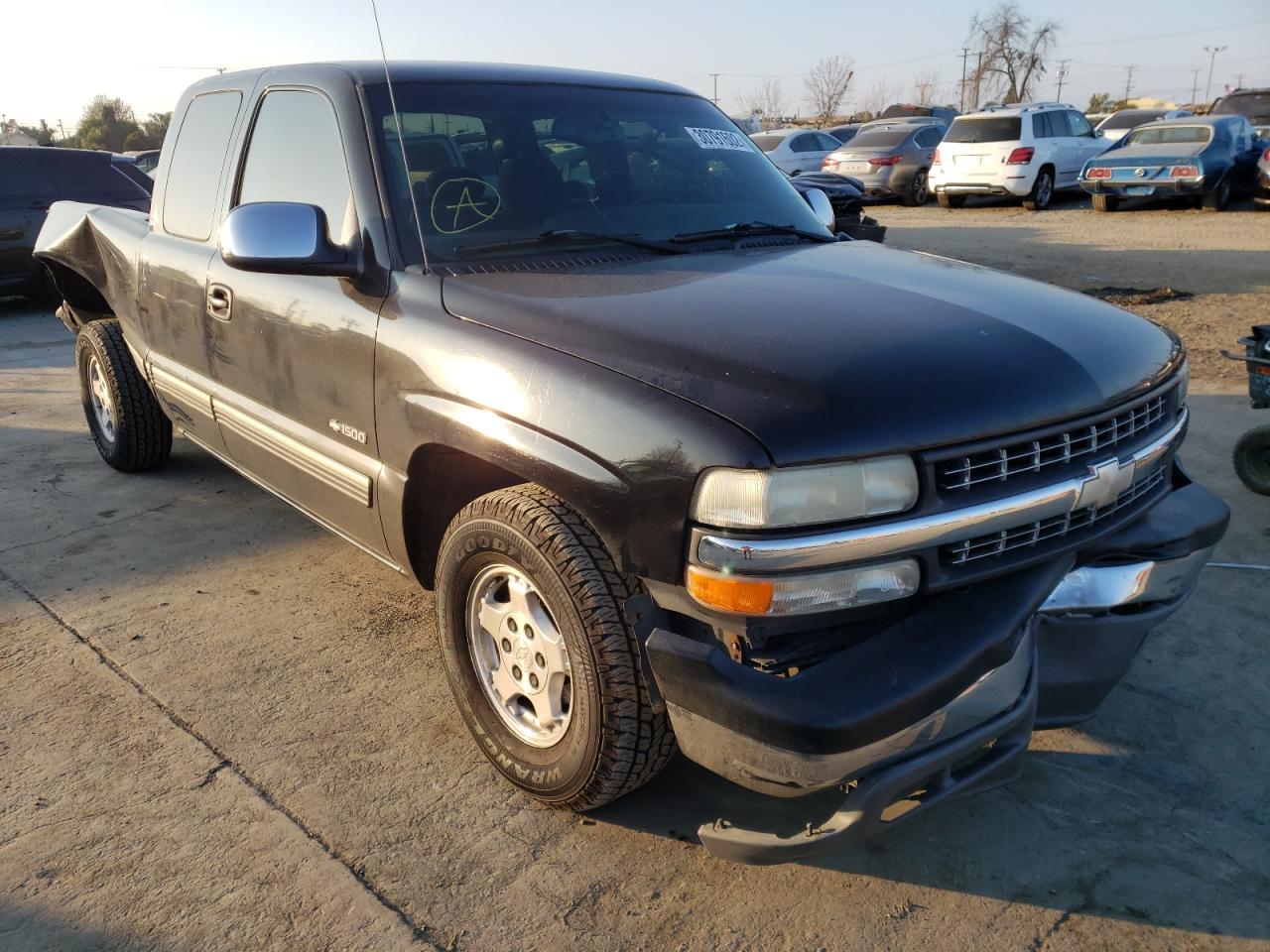 CHEVROLET SILVERADO 2002 with VIN 2GCEC19V721209650 - Photo from auction