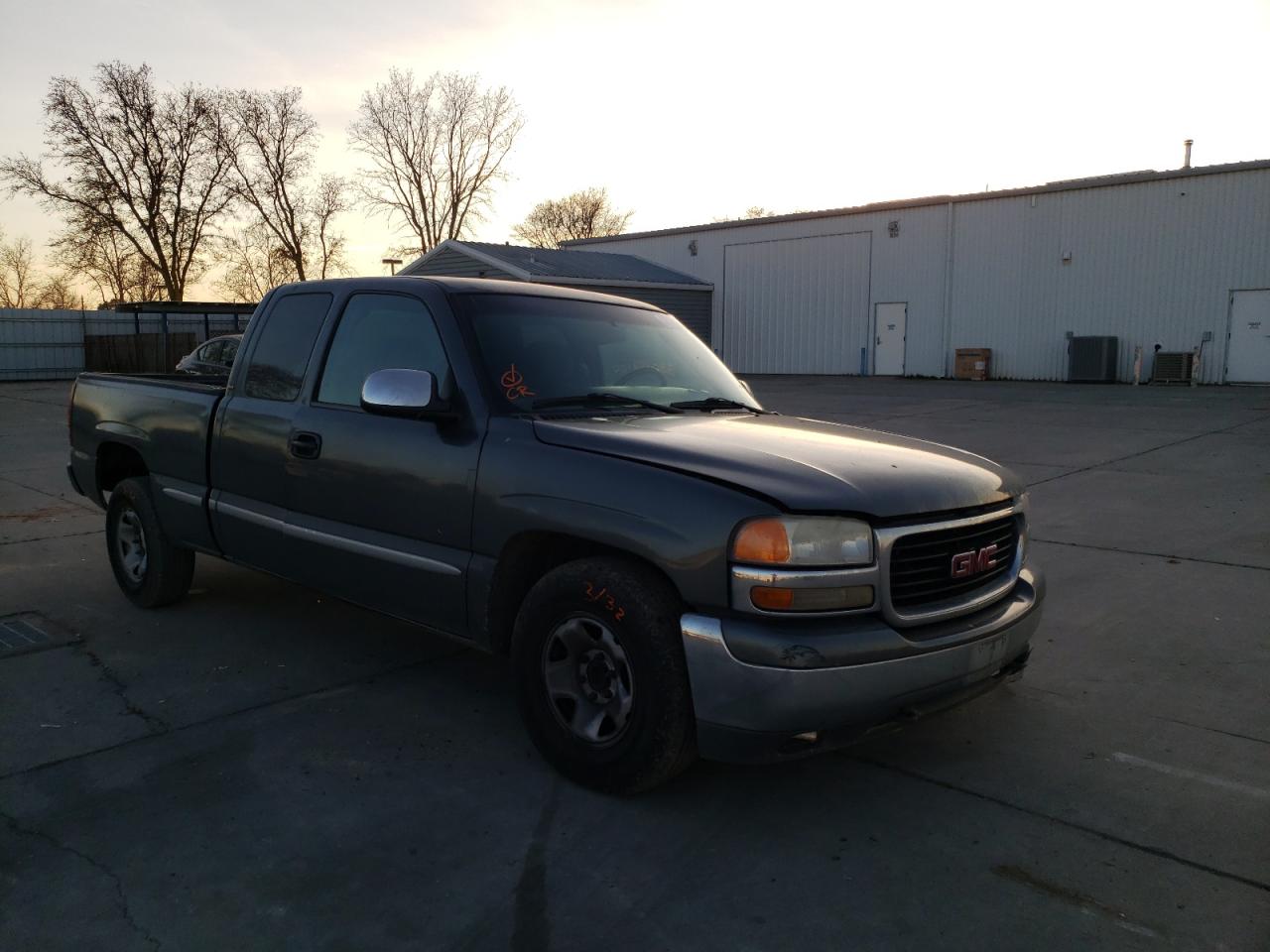 GMC NEW SIERRA 2000 with VIN 1GTEC19T4YZ332448 - Photo from auction