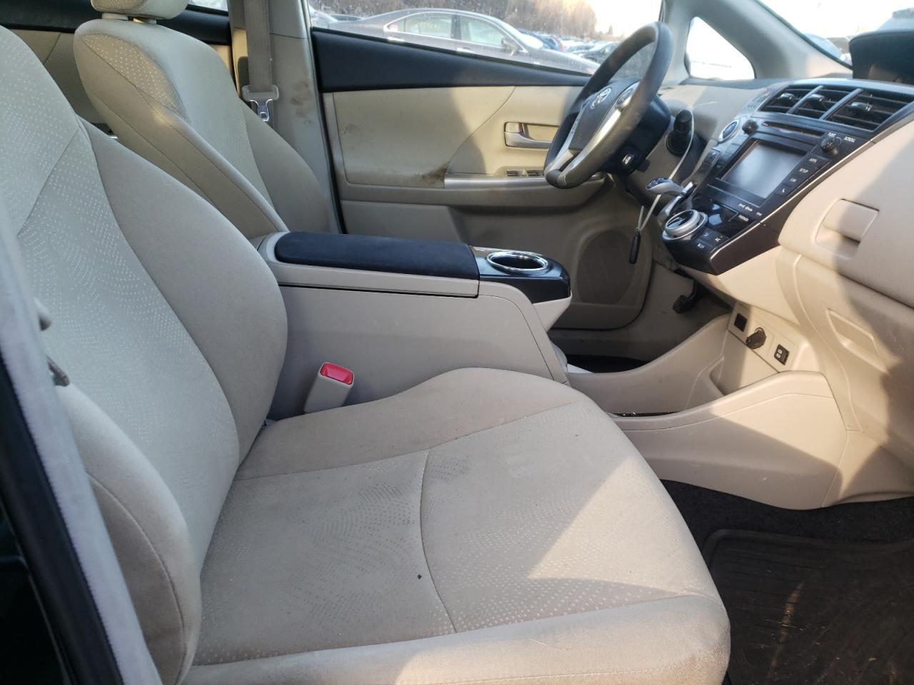 Photo 5 from auction – 2013 TOYOTA PRIUS V with VIN JTDZN3EU2D3266887