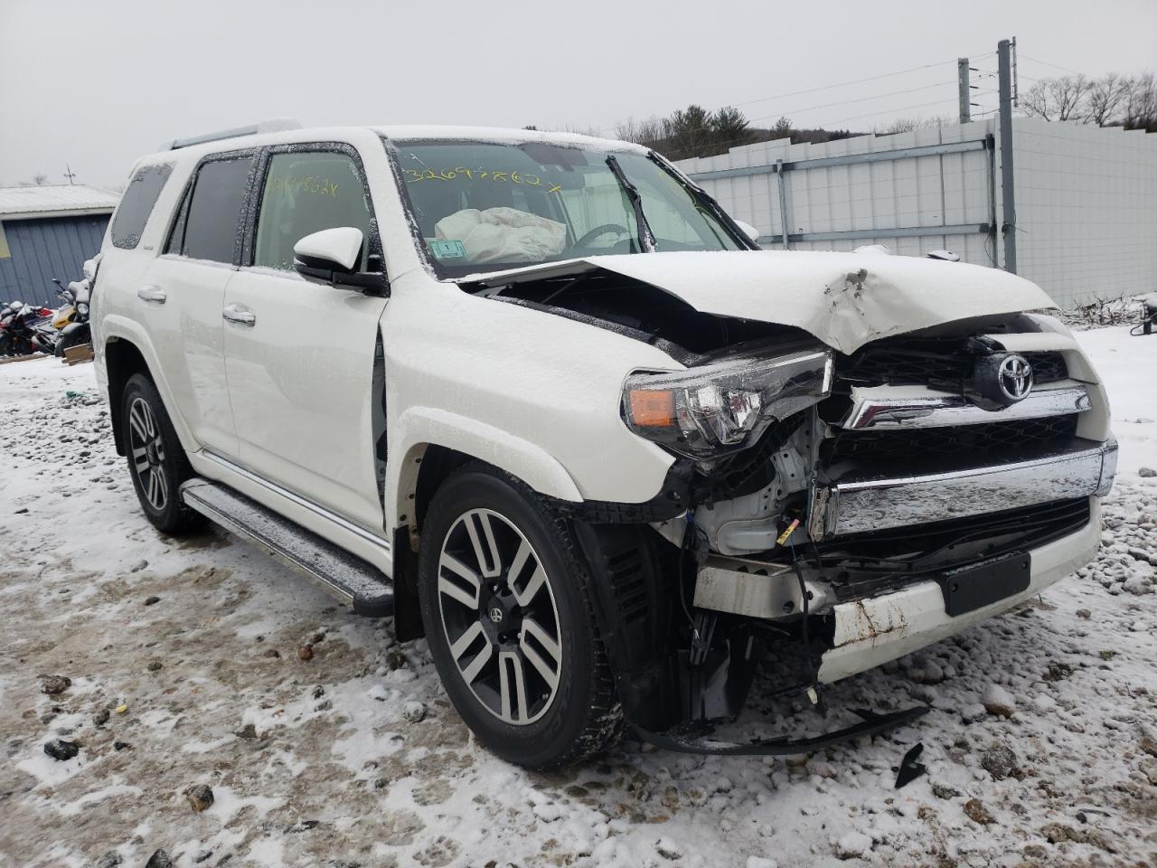 TOYOTA 4RUNNER SR 2018 with VIN JTEBU5JR0J5581152 - Photo from auction