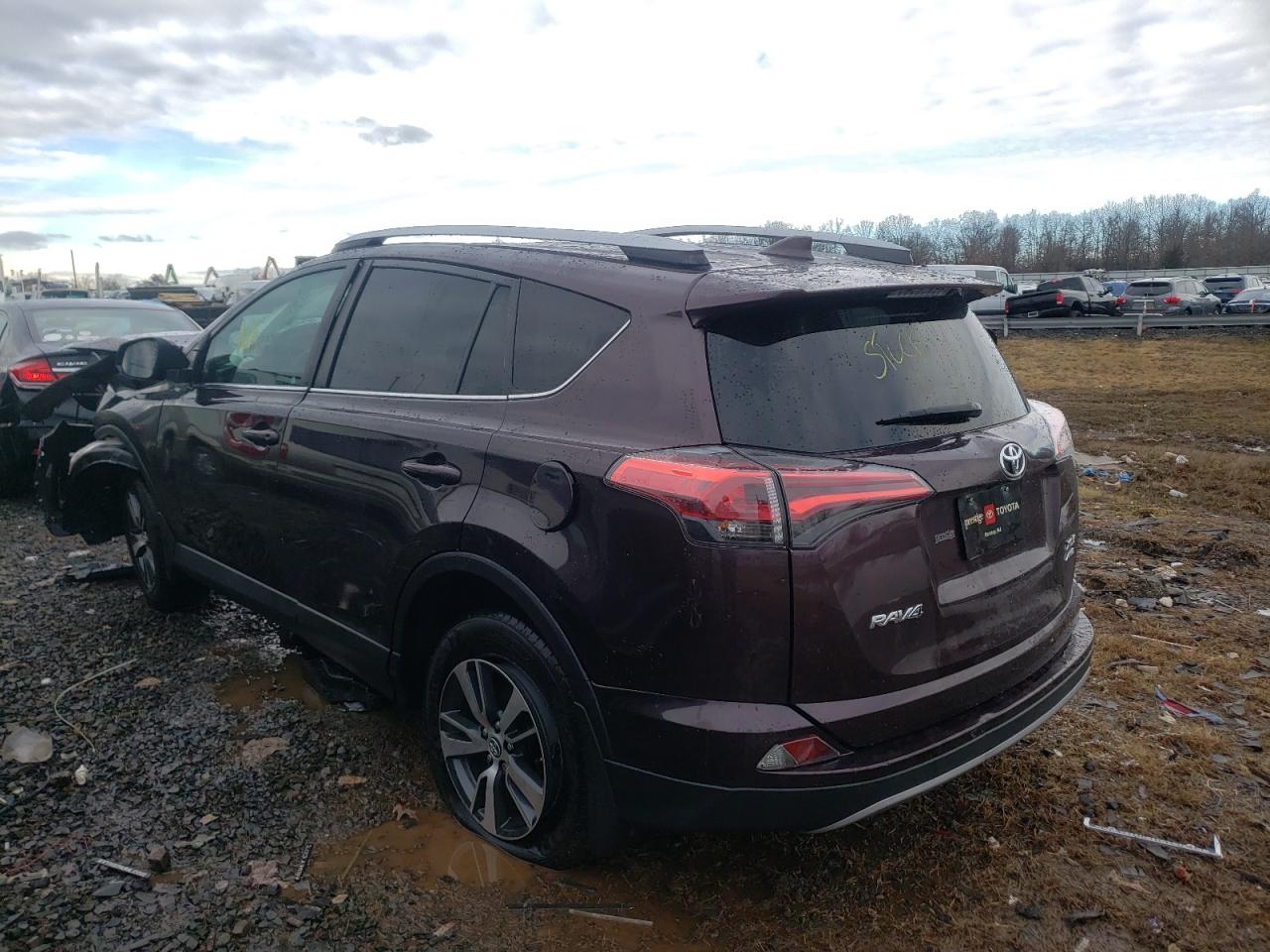 Photo 3 from auction – 2017 TOYOTA RAV4 XLE with VIN 2T3RFREV5HW684310
