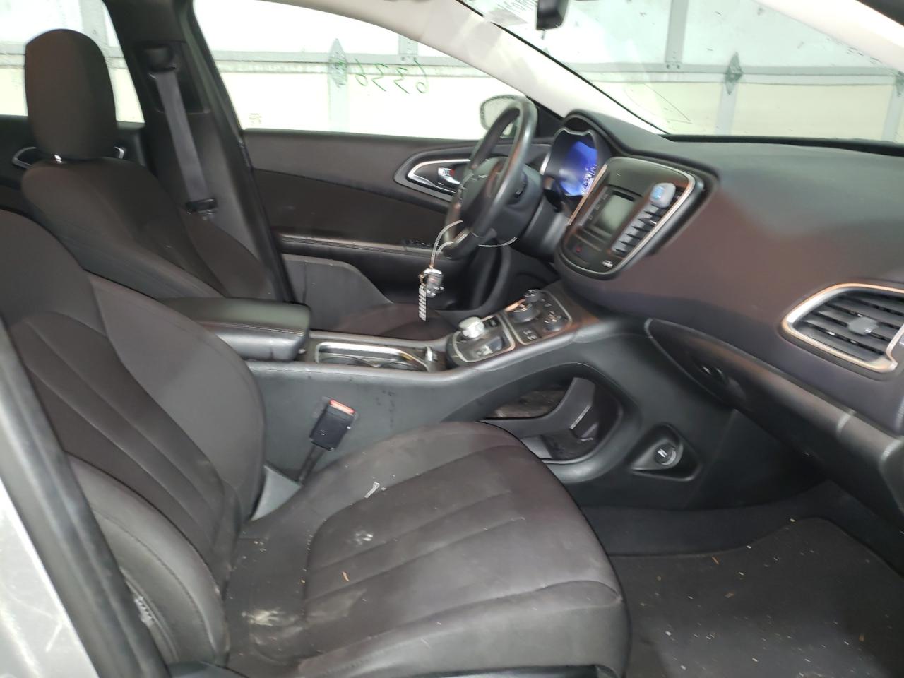 Photo 5 from auction – 2015 CHRYSLER 200 LIMITE with VIN 1C3CCCAB3FN619388