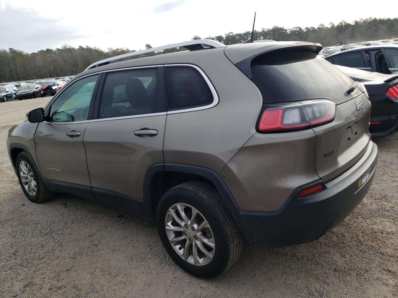 Photo 3 from auction – 2019 JEEP CHEROKEE L with VIN 1C4PJLCB5KD206372