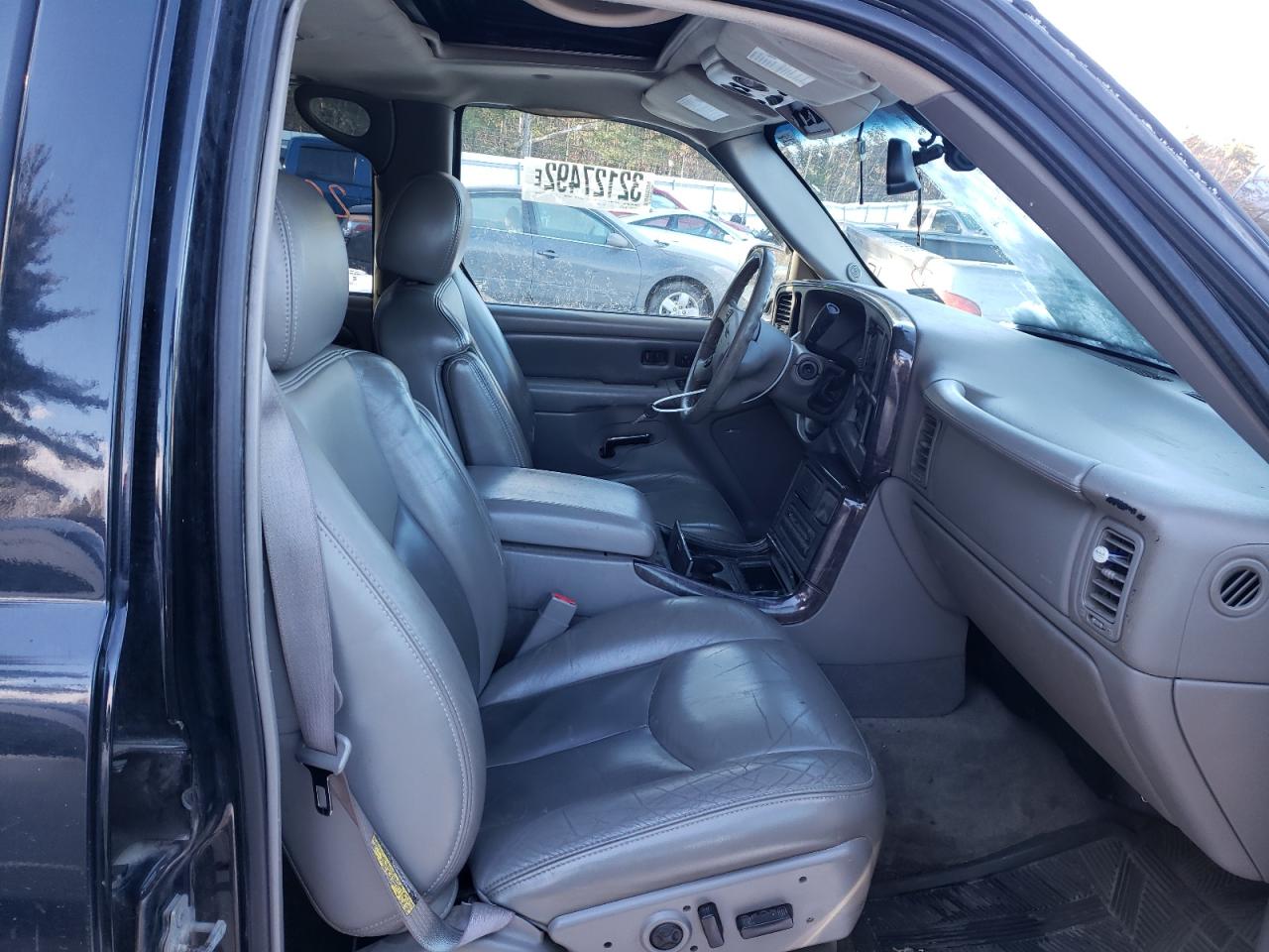 Photo 5 from auction – 2006 GMC YUKON DENA with VIN 1GKEK63U76J125909