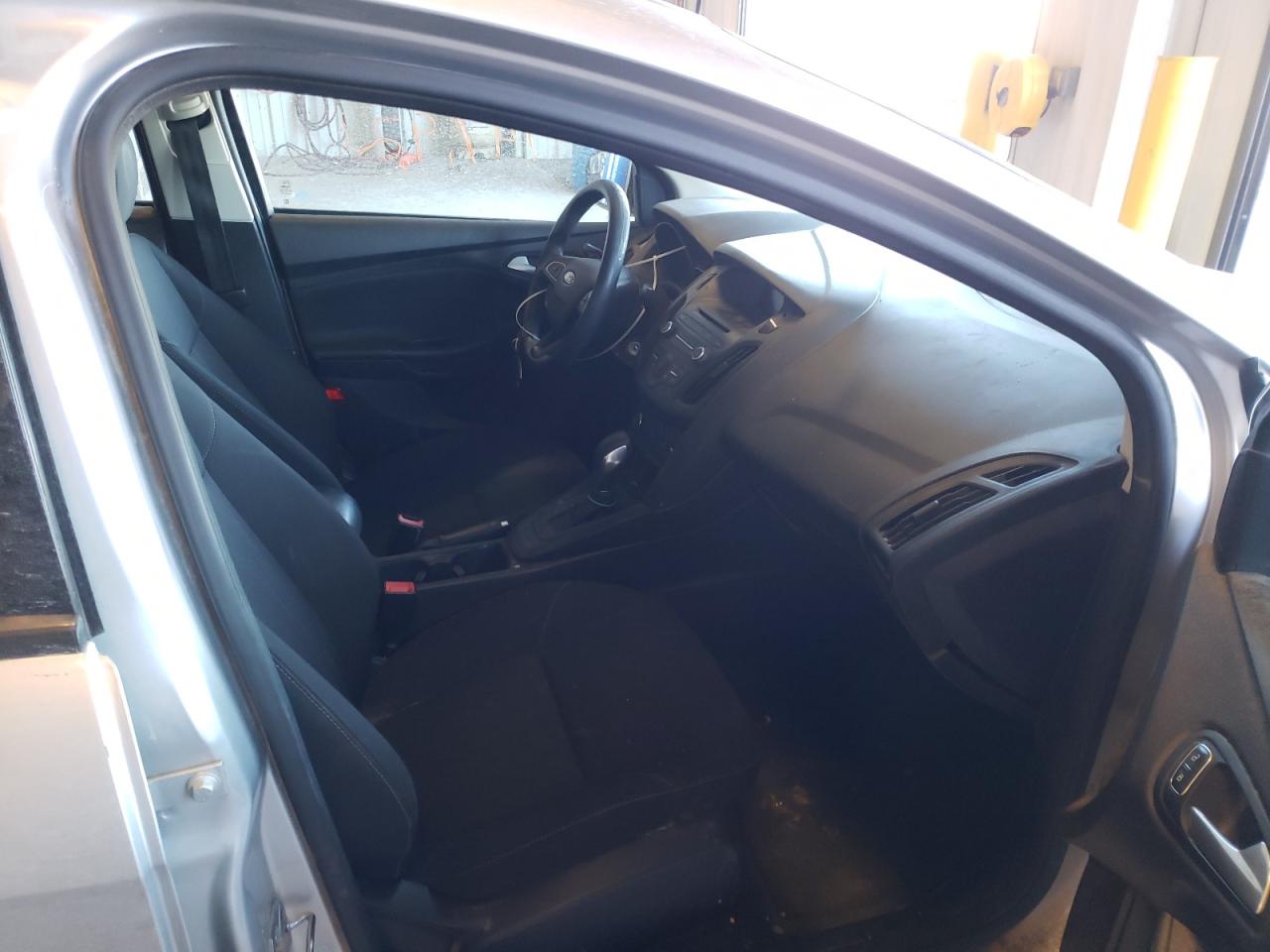 Photo 5 from auction – 2017 FORD FOCUS SE with VIN 1FADP3F28HL276711