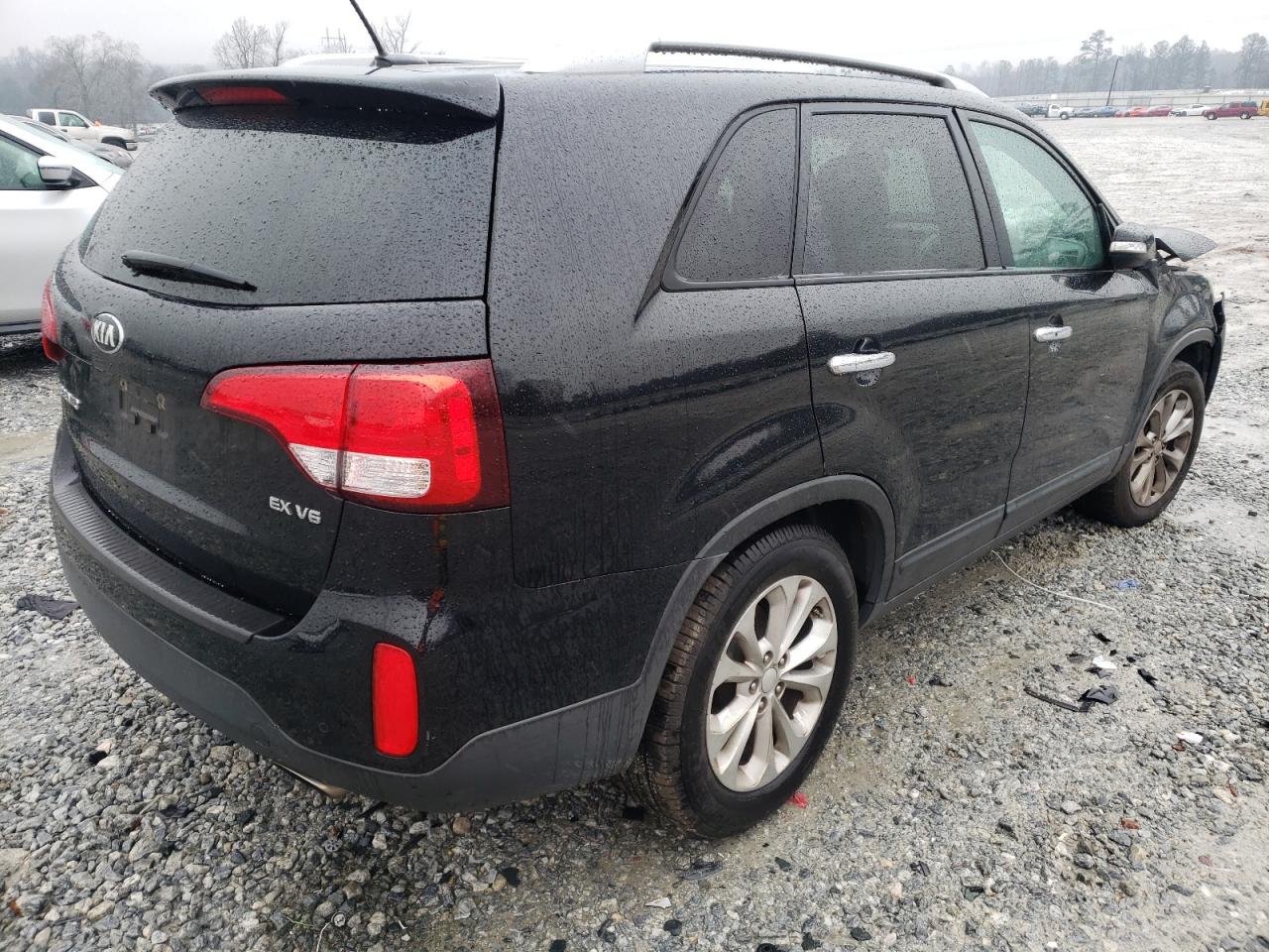 Photo 4 from auction – 2015 KIA SORENTO EX with VIN 5XYKU4A77FG643755