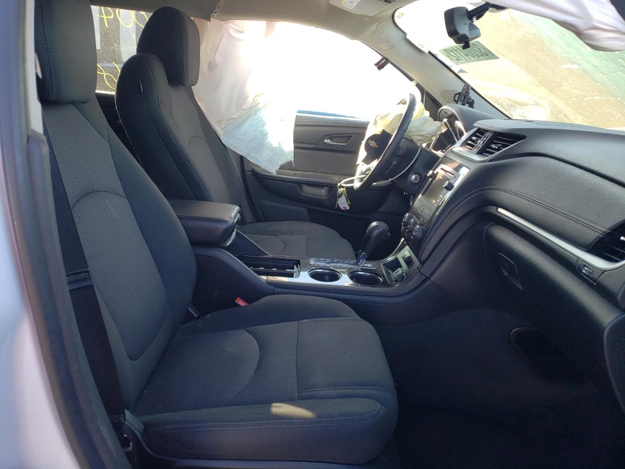 Photo 5 from auction – 2017 CHEVROLET TRAVERSE L with VIN 1GNKVGKD9HJ128169