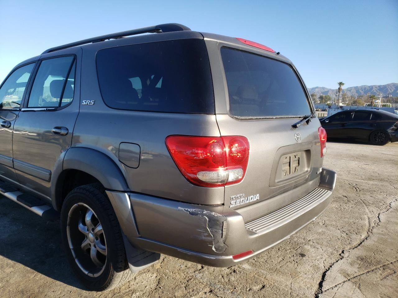 Photo 9 from auction – 2005 TOYOTA SEQUOIA SR with VIN 5TDZT34A05S247316