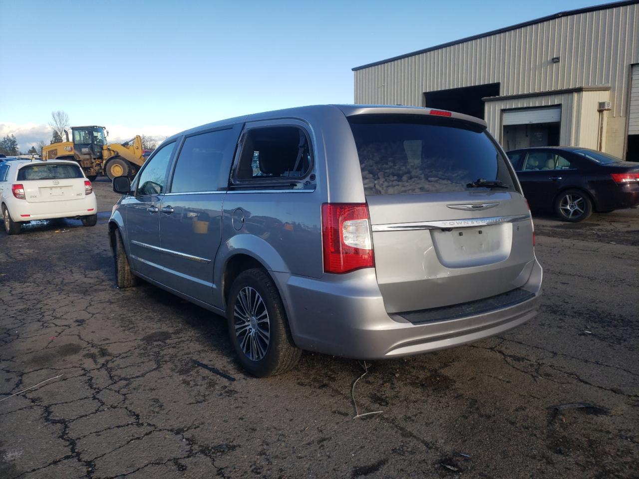 Photo 3 from auction – 2014 CHRYSLER TOWN & COU with VIN 2C4RC1HG3ER174602