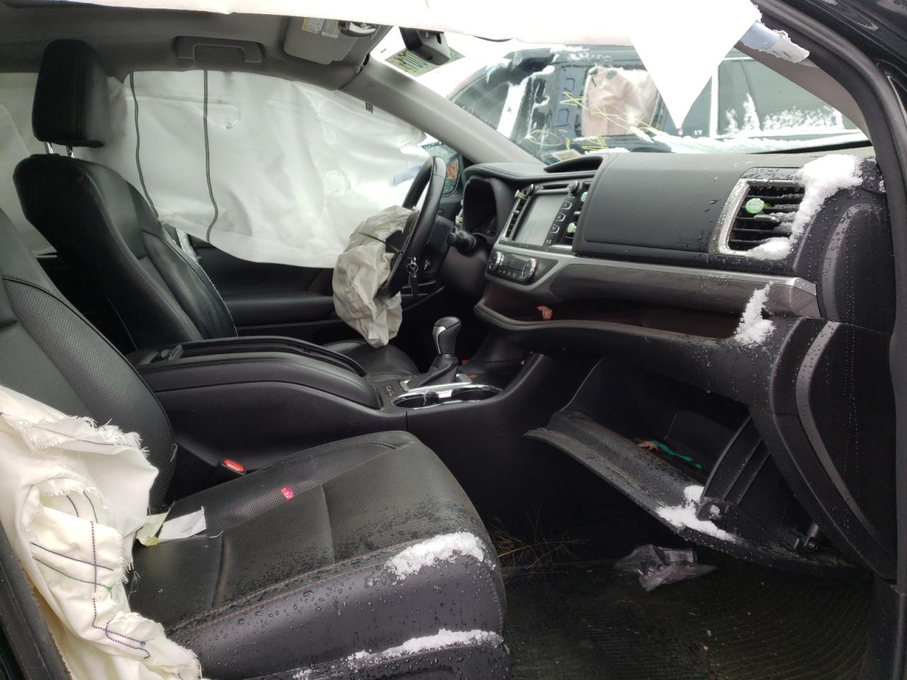 Photo 5 from auction – 2017 TOYOTA HIGHLANDER with VIN 5TDDZRFH3HS386396