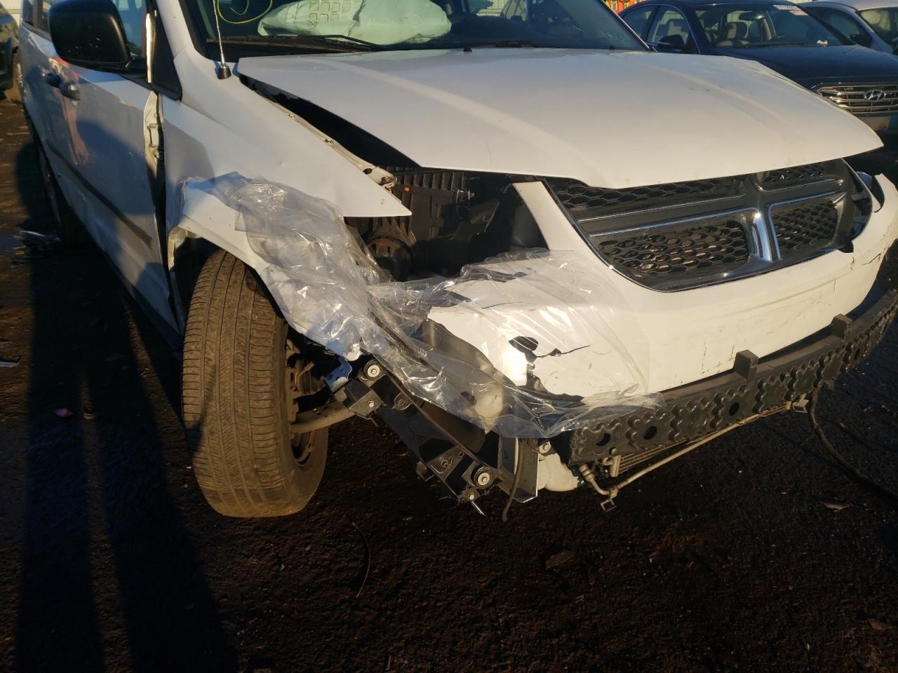 Photo 9 from auction – 2015 DODGE GRAND CARA with VIN 2C4RDGBG0FR643722