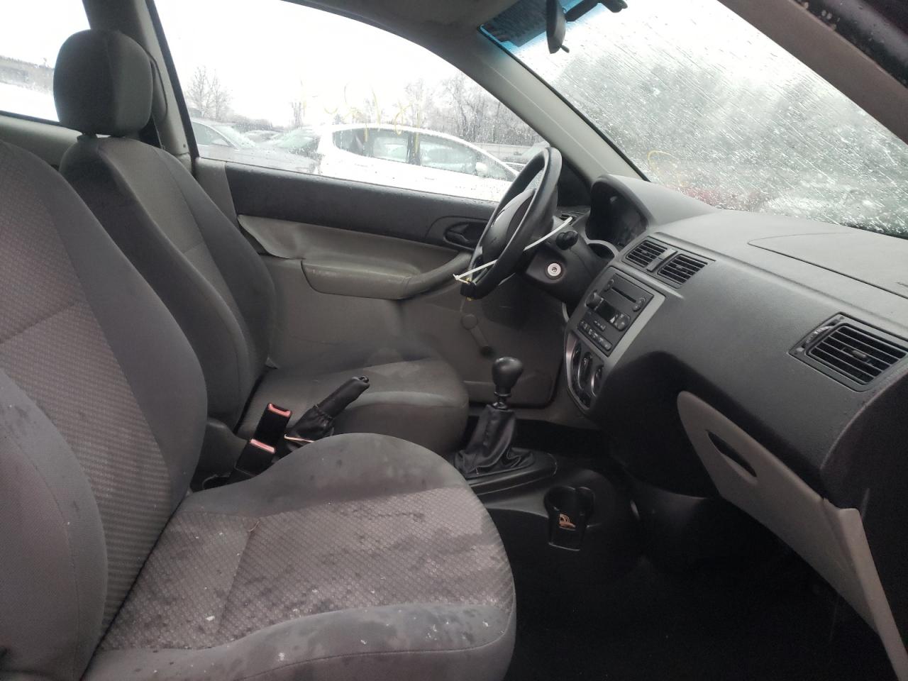 Photo 5 from auction – 2005 FORD FOCUS ZX3 with VIN 3FAFP31N15R129282