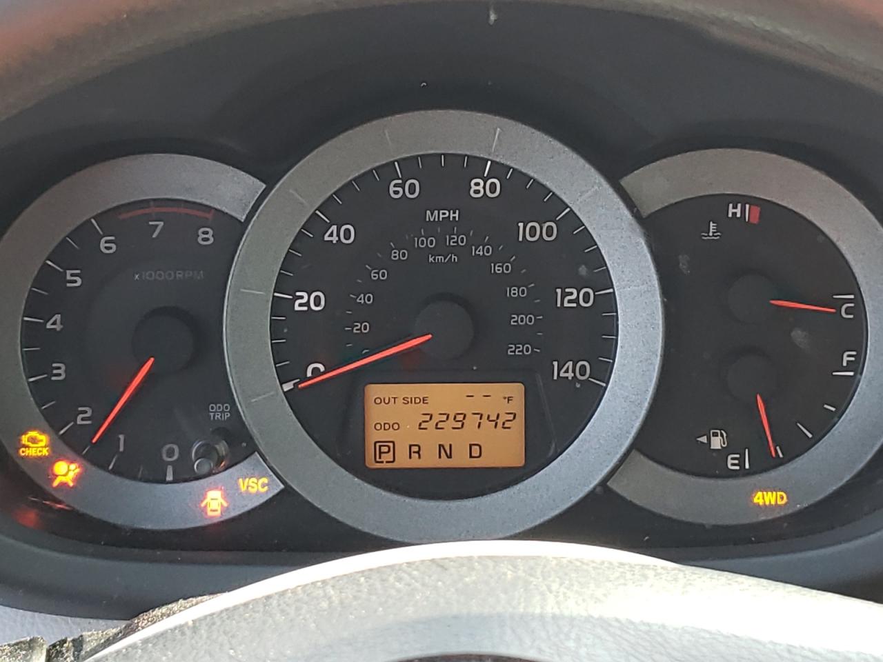 Photo 8 from auction – 2006 TOYOTA RAV4 with VIN JTMBD33VX66015911