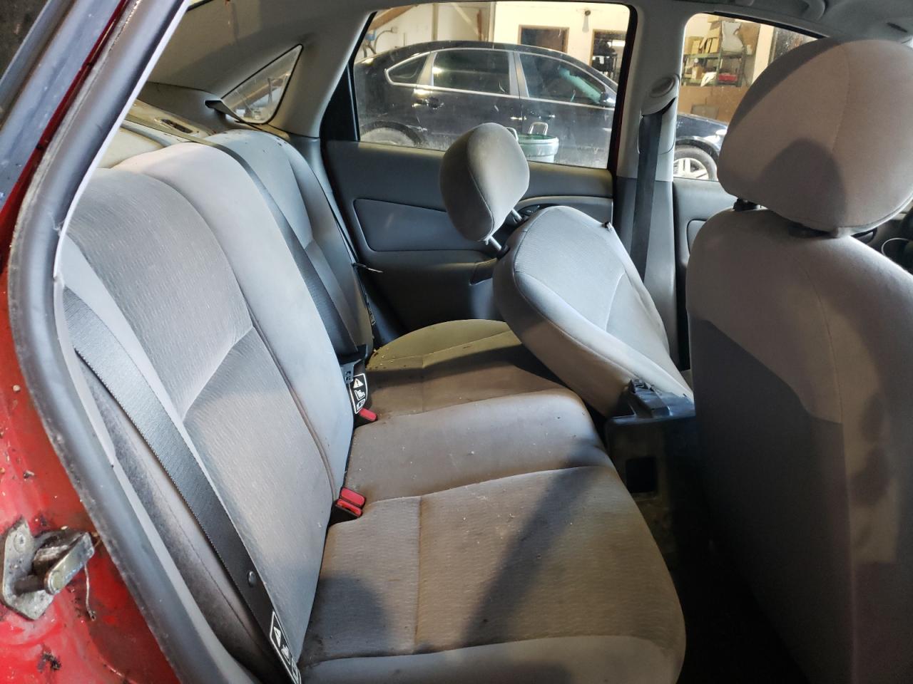Photo 6 from auction – 2000 FORD FOCUS LX with VIN 1FAFP33P4YW422349