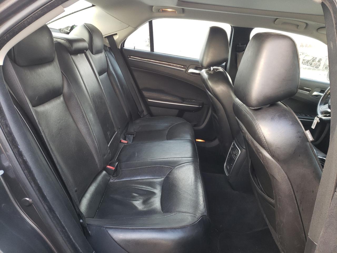 Photo 6 from auction – 2018 CHRYSLER 300 LIMITE with VIN 2C3CCAKGXJH268382