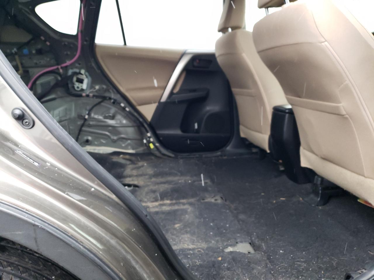 Photo 6 from auction – 2013 TOYOTA RAV4 XLE with VIN JTMRFREV9DD047038