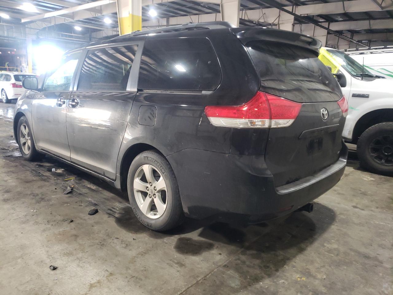 Photo 3 from auction – 2011 TOYOTA SIENNA LE with VIN 5TDKK3DC9BS011748