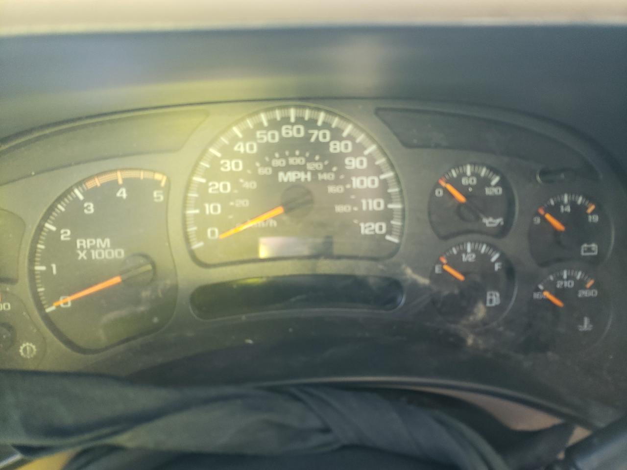Photo 8 from auction – 2003 CHEVROLET SILVERADO with VIN 1GCHK23123F152277