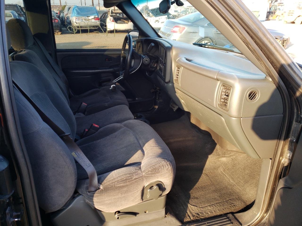 Photo 5 from auction – 2002 CHEVROLET SILVERADO with VIN 2GCEC19V721209650