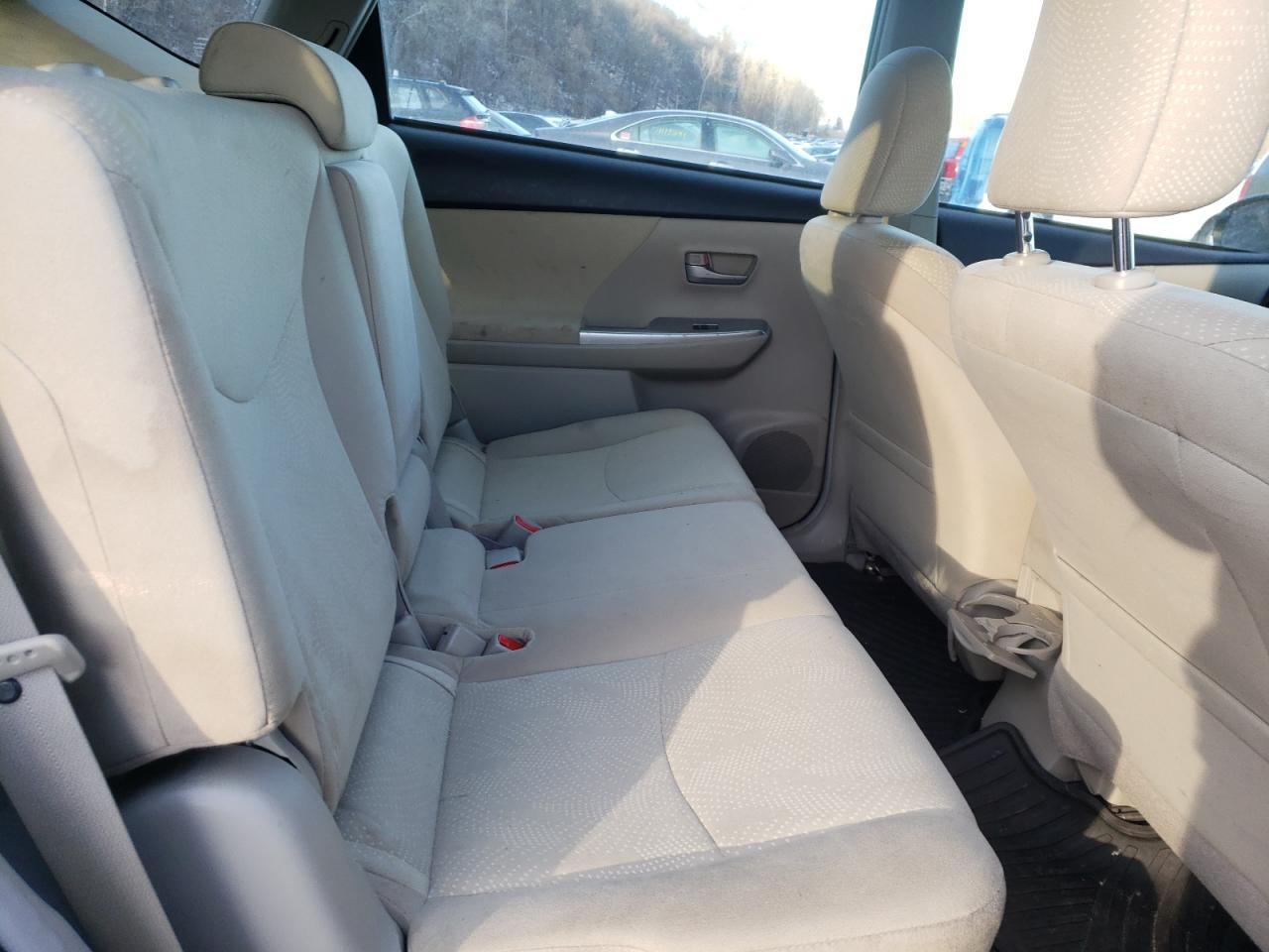 Photo 6 from auction – 2013 TOYOTA PRIUS V with VIN JTDZN3EU2D3266887