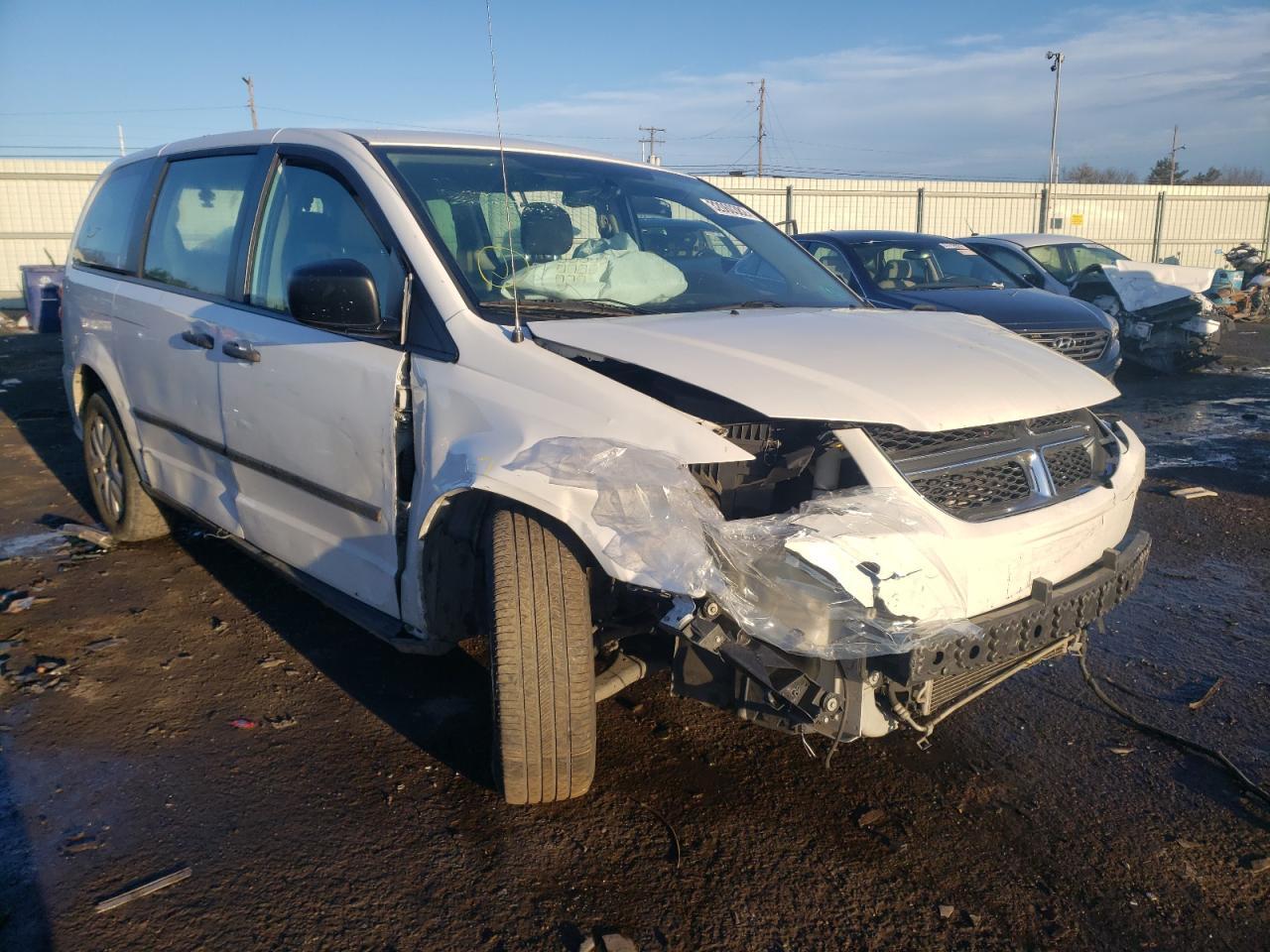 DODGE GRAND CARA 2015 with VIN 2C4RDGBG0FR643722 - Photo from auction