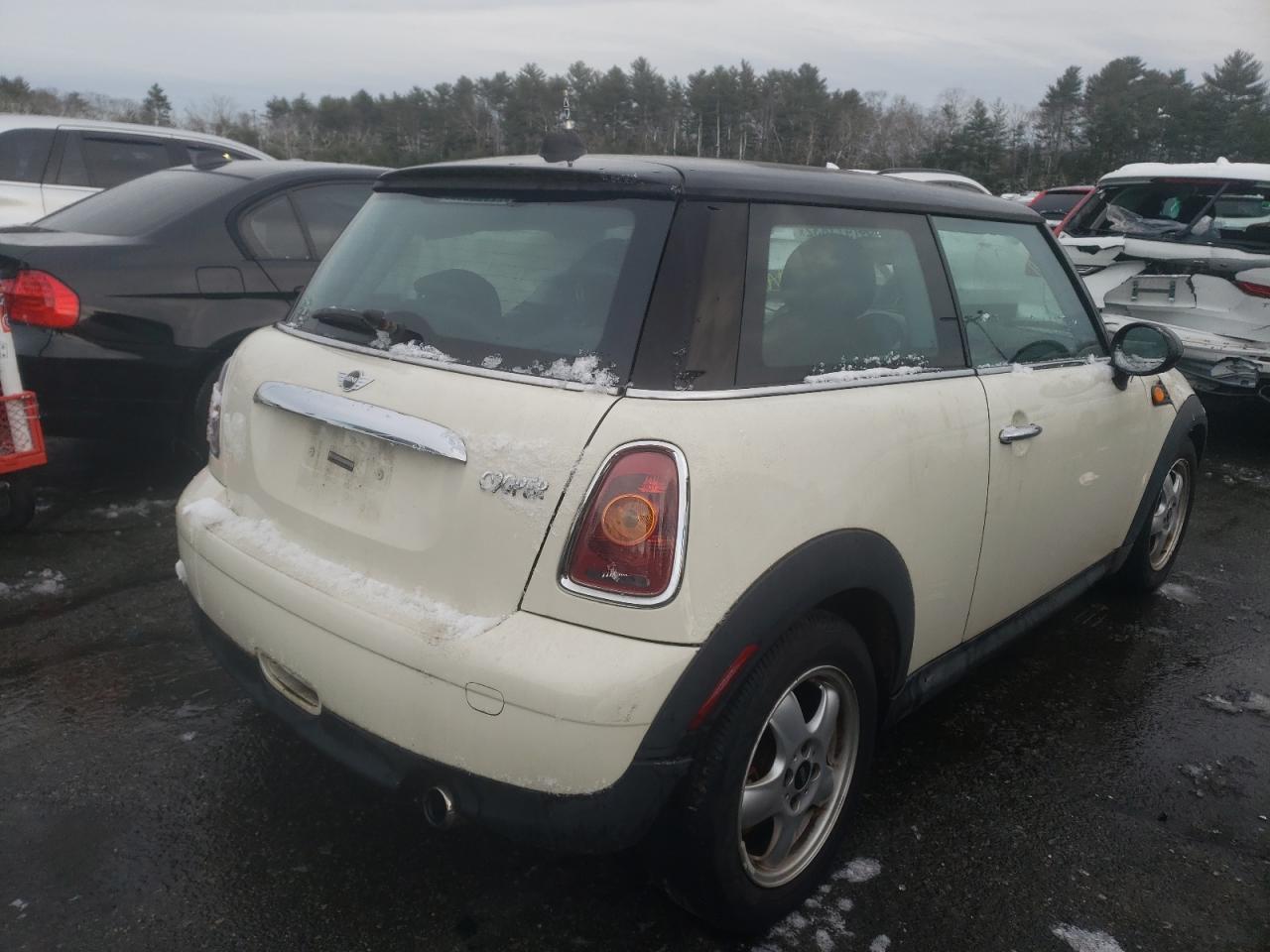 Photo 4 from auction – 2010 MINI COOPER with VIN WMWMF3C56ATZ26358