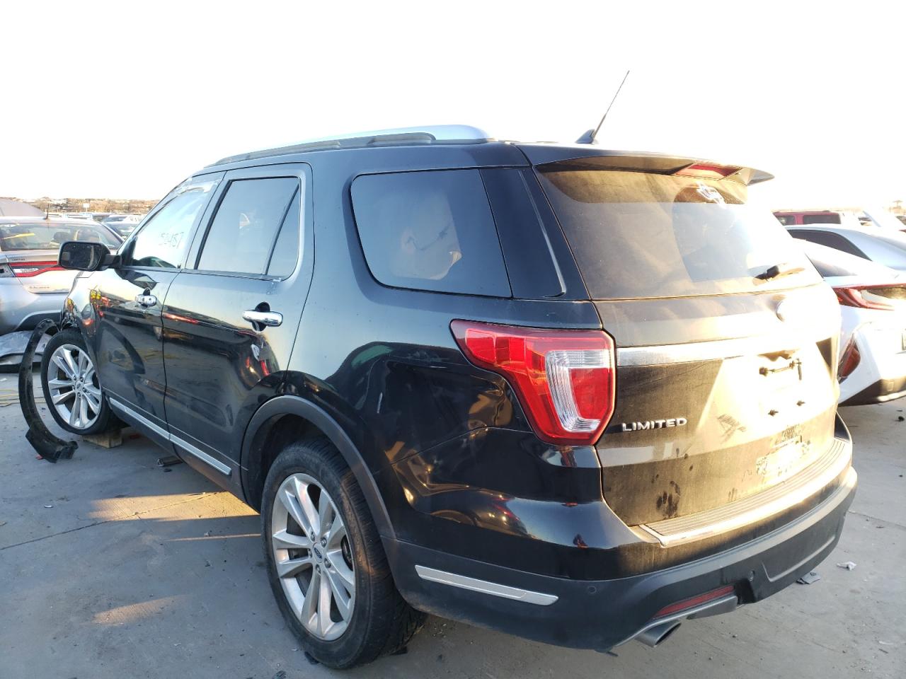 Photo 3 from auction – 2018 FORD EXPLORER L with VIN 1FM5K7F86JGB78263