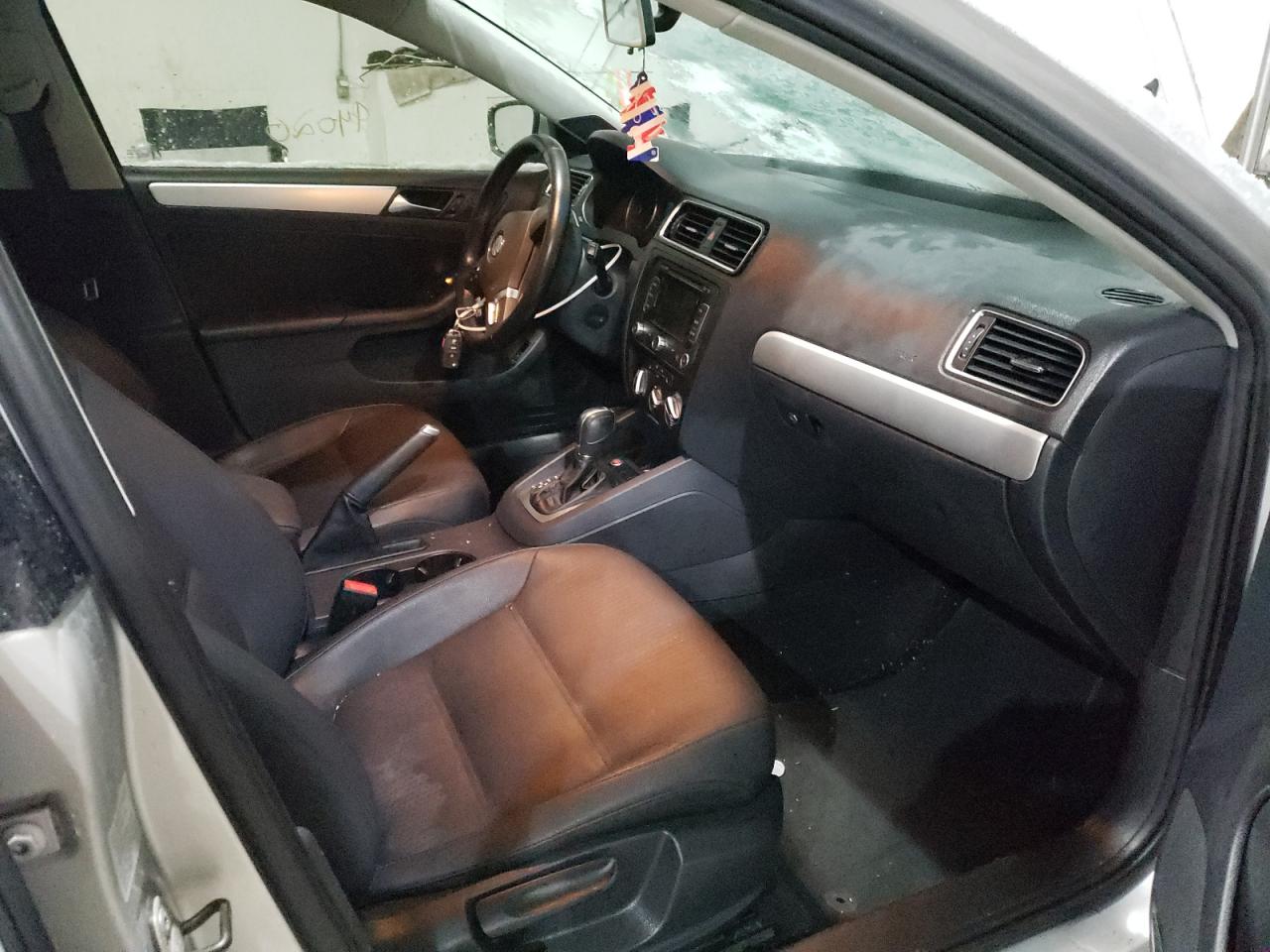 Photo 5 from auction – 2012 VOLKSWAGEN JETTA TDI with VIN 3VWLL7AJ7CM358912