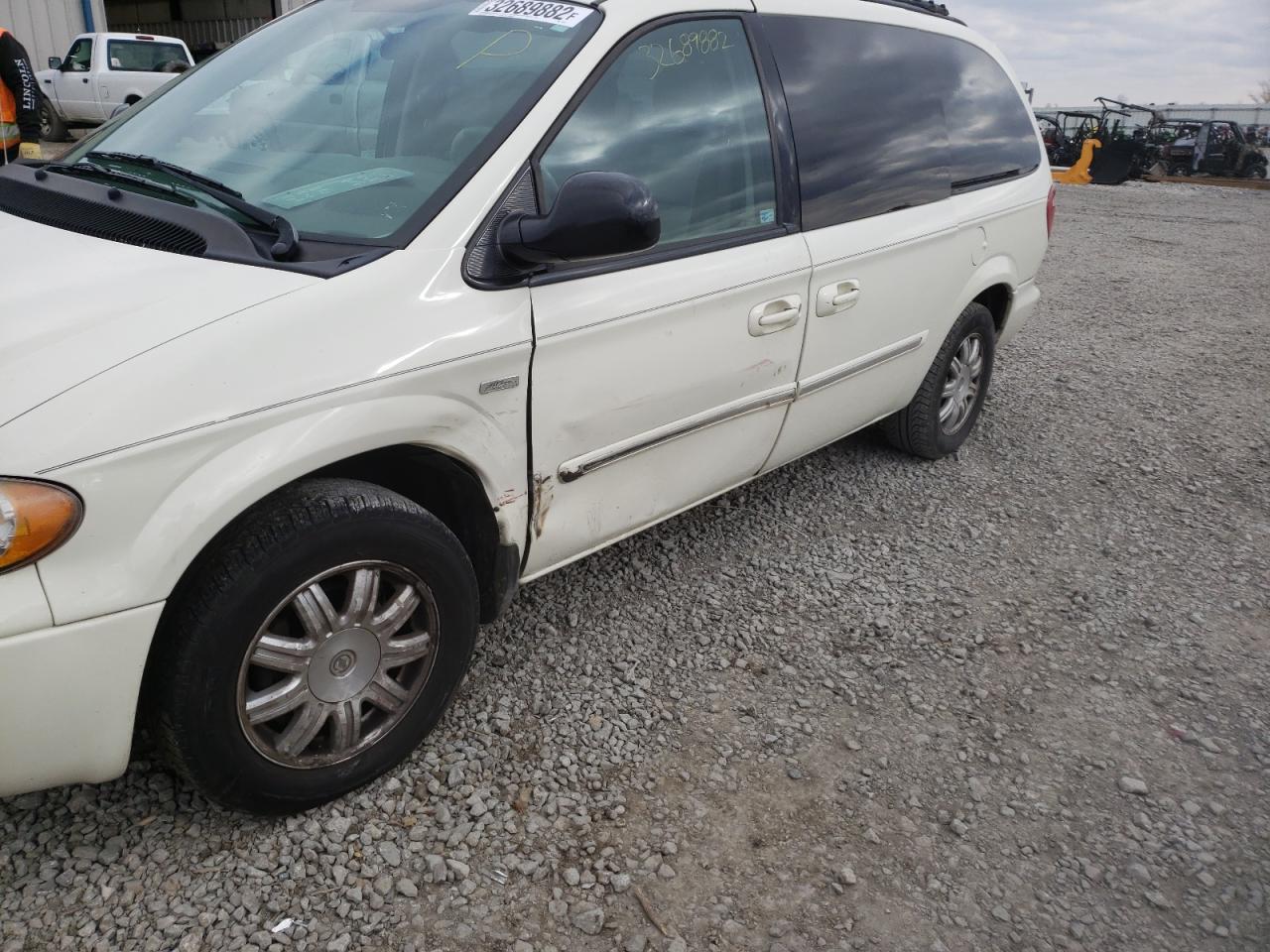 Photo 9 from auction – 2007 CHRYSLER TOWN & COU with VIN 2A8GP54L67R193565