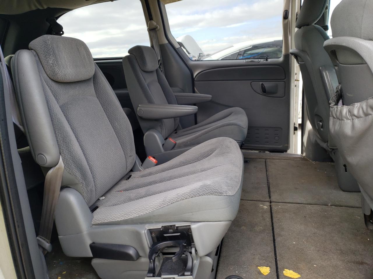 Photo 6 from auction – 2005 CHRYSLER TOWN & COU with VIN 2C4GP44R75R429076