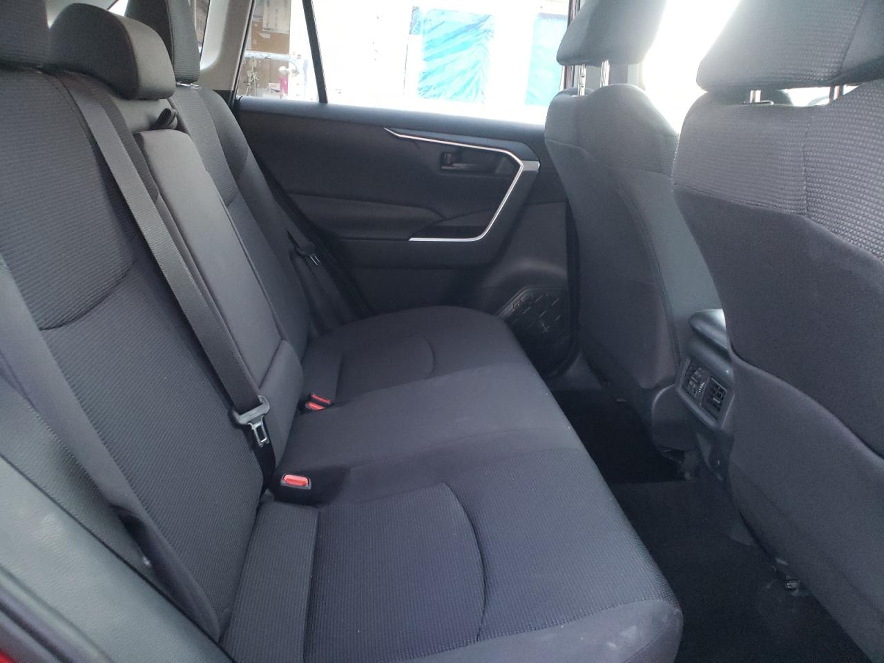 Photo 6 from auction – 2019 TOYOTA RAV4 LE with VIN 2T3LWRFV7KW013748