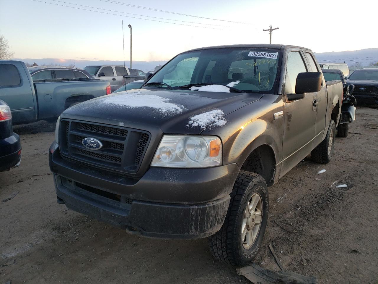 Photo 2 from auction – 2005 FORD F150 with VIN 1FTRX14W75FA77931