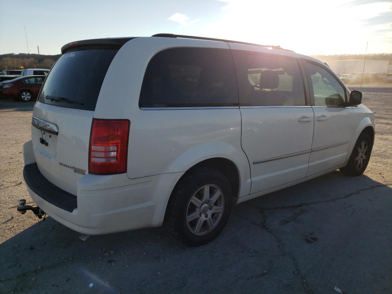 Photo 4 from auction – 2010 CHRYSLER TOWN & COU with VIN 2A4RR5D17AR307034