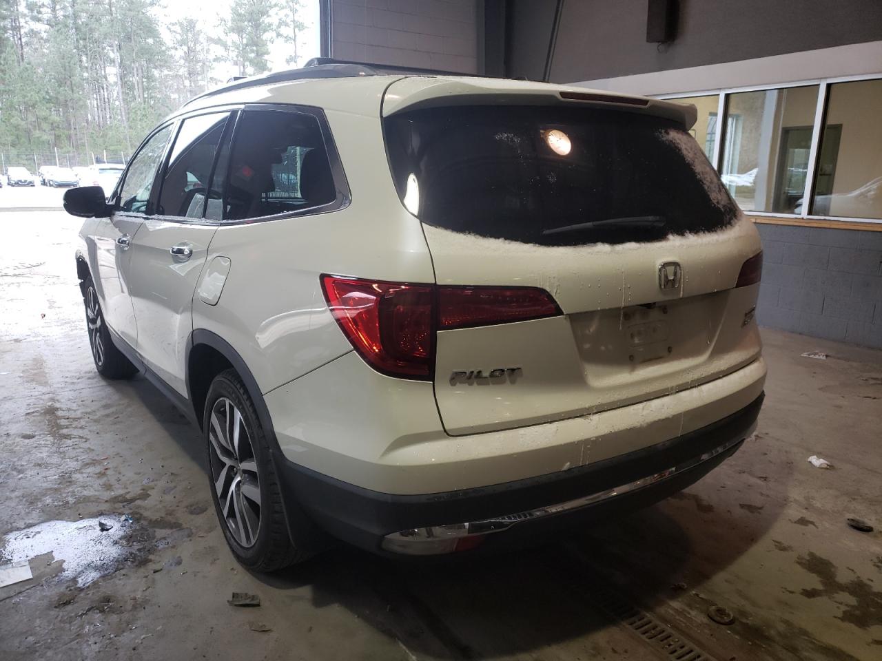 Photo 3 from auction – 2016 HONDA PILOT TOUR with VIN 5FNYF6H91GB068293