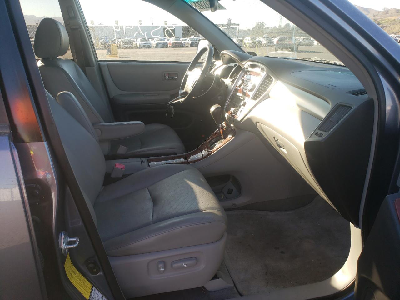Photo 5 from auction – 2005 TOYOTA HIGHLANDER with VIN JTEEP21A850123973