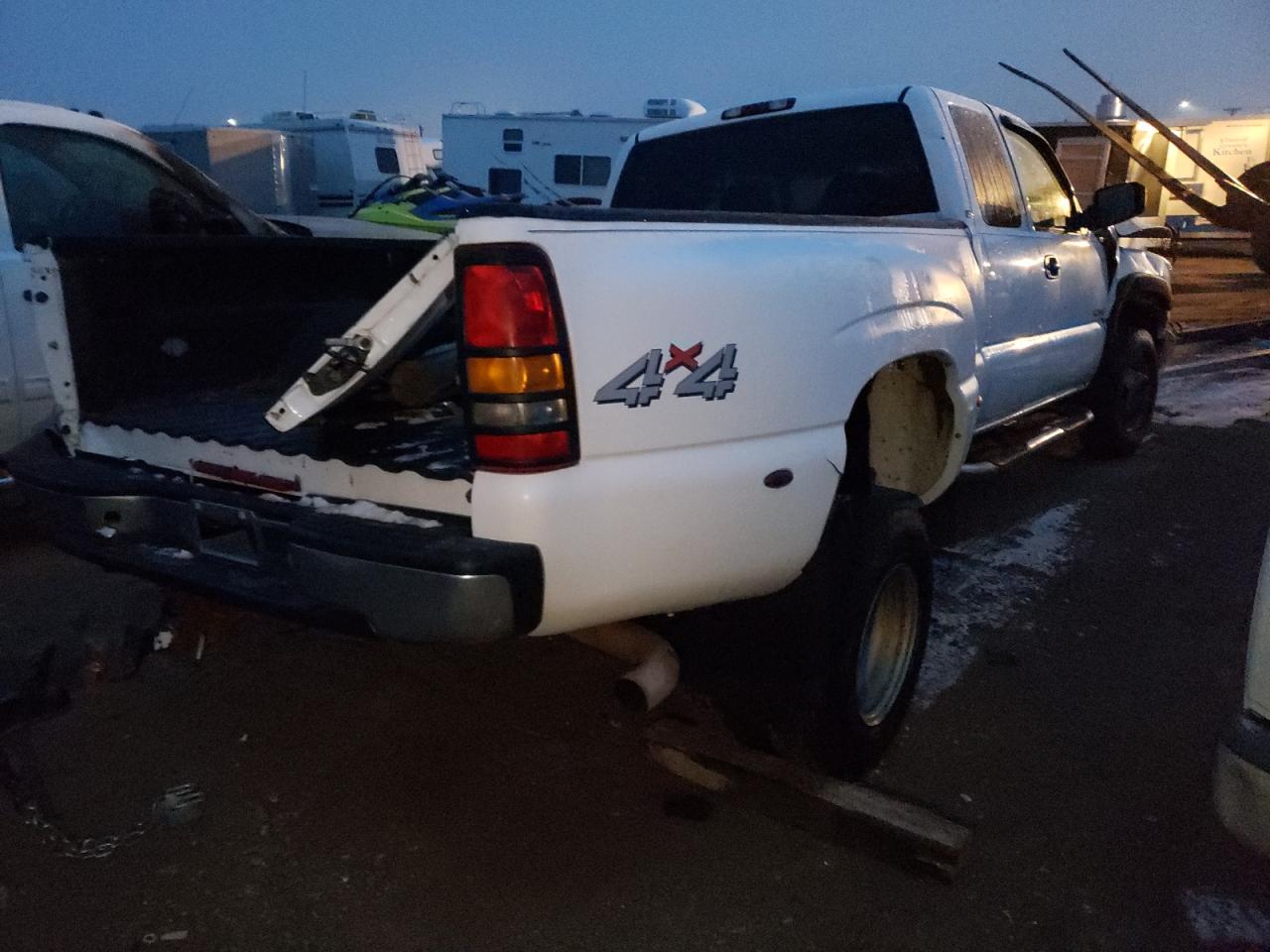 Photo 4 from auction – 2001 CHEVROLET SILVERADO with VIN 1GCJK39G11E317757
